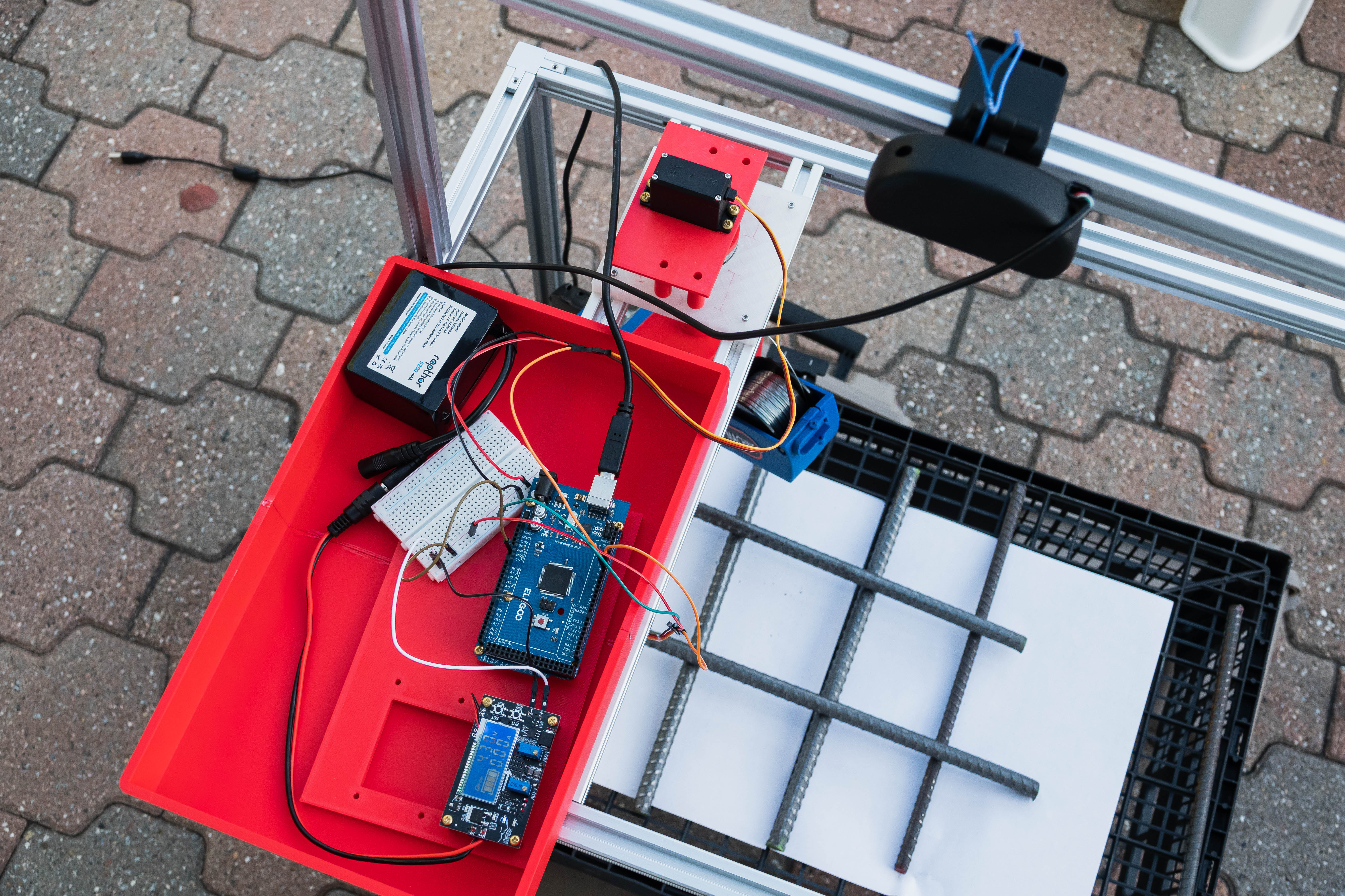 RoboBond applying a bond to a steel beam